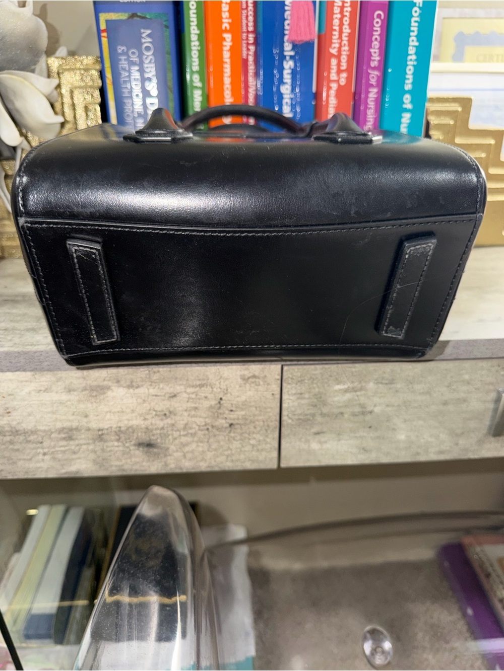 Authentic Leather Givenchy with silver lock handbag with crossbody strap - Picture 5 of 7
